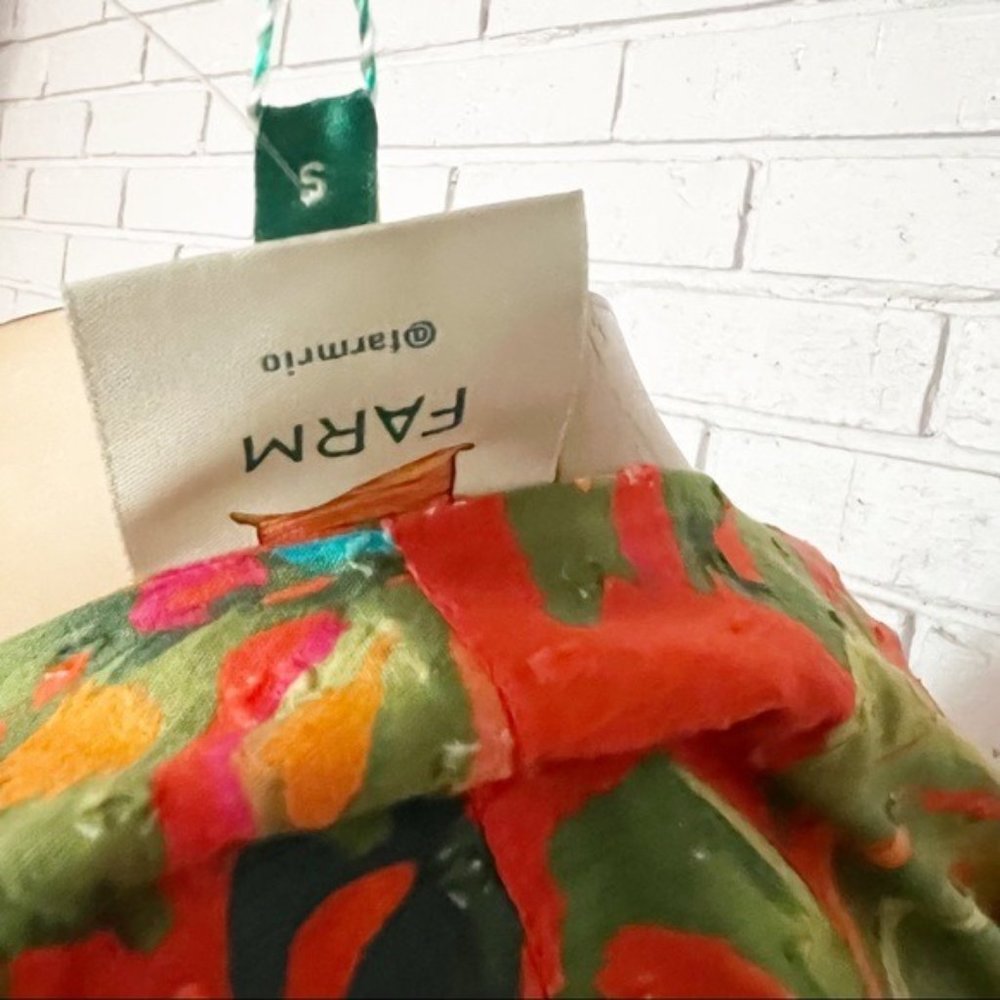 Farm Rio Women’s Red Urban Jungle V Neck Top - Size Small - Picture 13 of 13